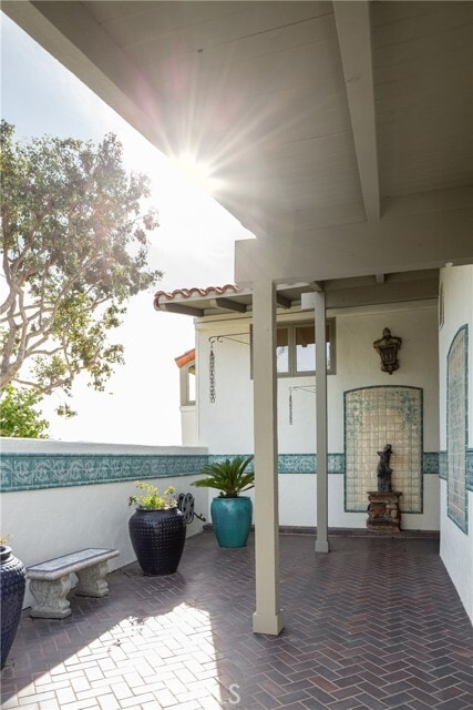 Building Photo - 319 Avenida Cerritos