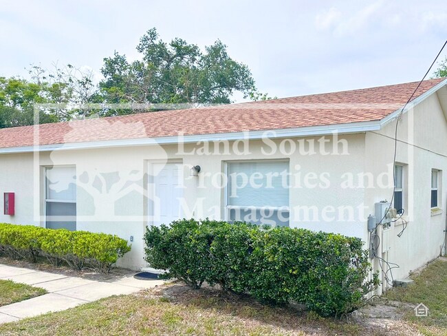 Foto del edificio - 5863 Charlton Dr