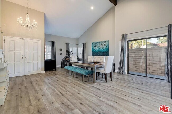 Foto del edificio - 10754 Garland Dr