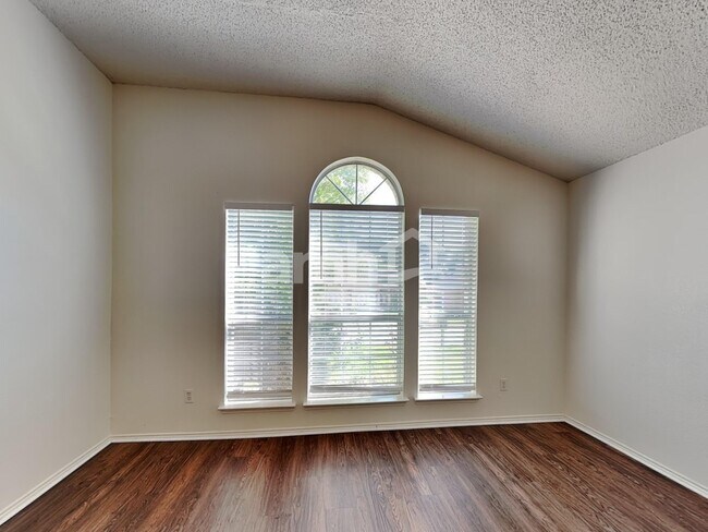 Foto del edificio - 5713 Stone Meadow Ln
