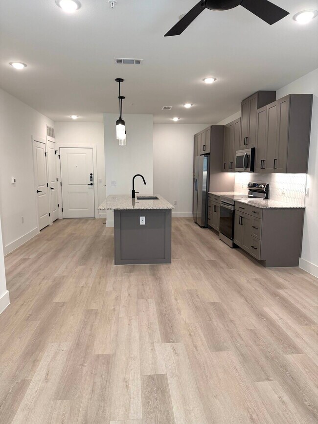 Foto del edificio - 16601 Braker Ln