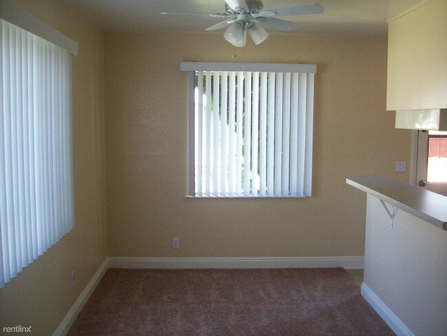 Building Photo - 2864 Hickory Pl