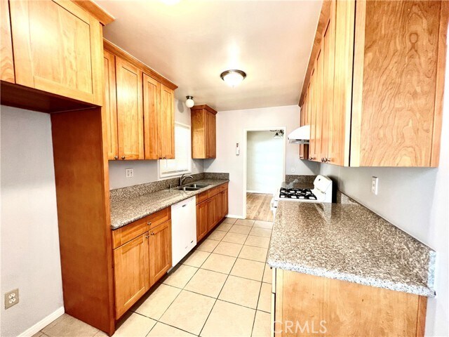 Building Photo - 3835 Canfield Rd