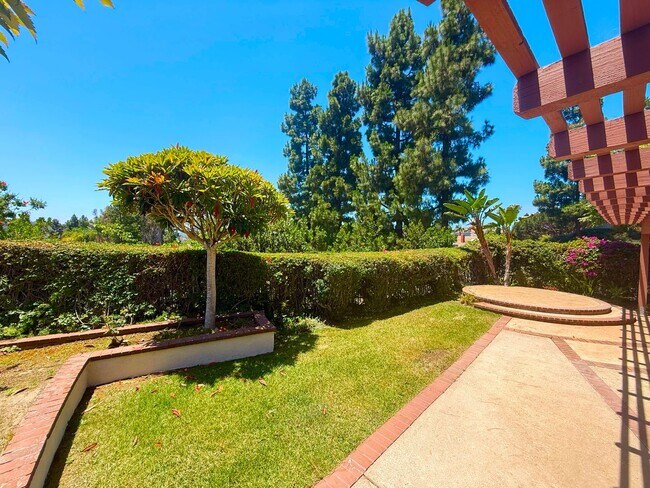 Foto del edificio - Welcome to Sophisticated Living in Prestigious Carmel Valley