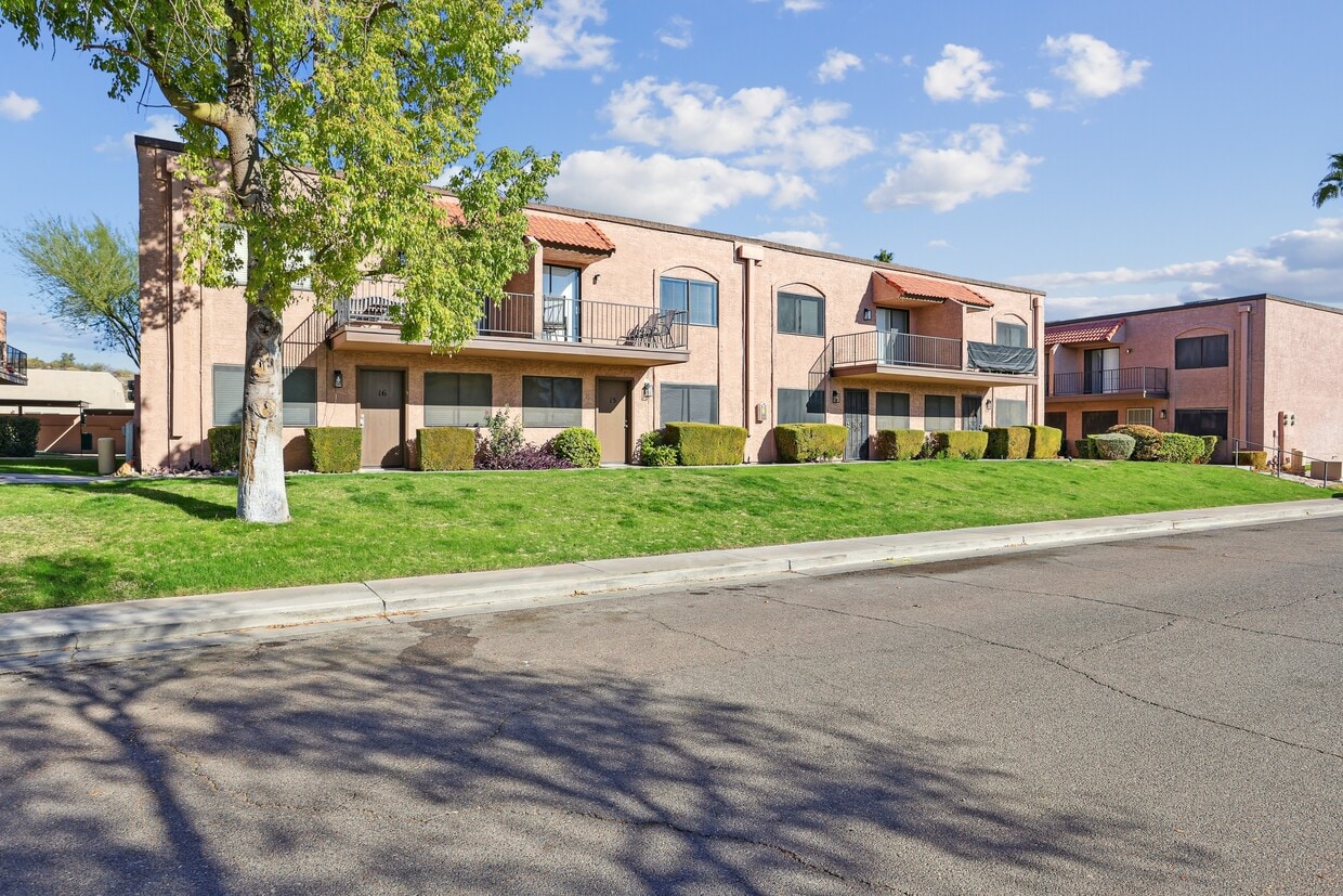Primary Photo - Las Palmas Townhomes