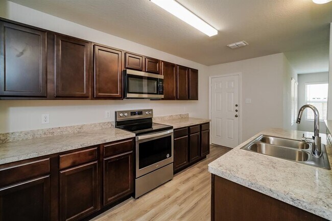 Foto del edificio - 3919 Silver Ranch Rd