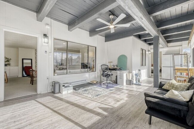 Building Photo - 6520 Delmonico Dr