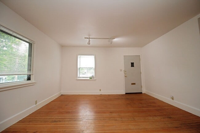 Building Photo - 1807-1811 SW Market St