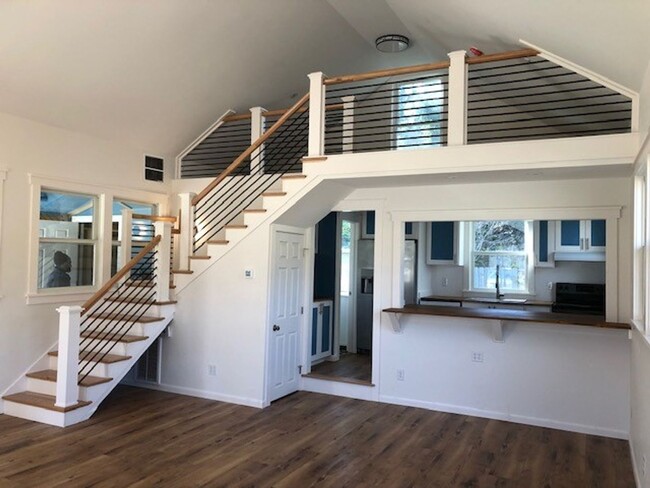 Building Photo - One Bedroom loft apartment for rent in Manteo