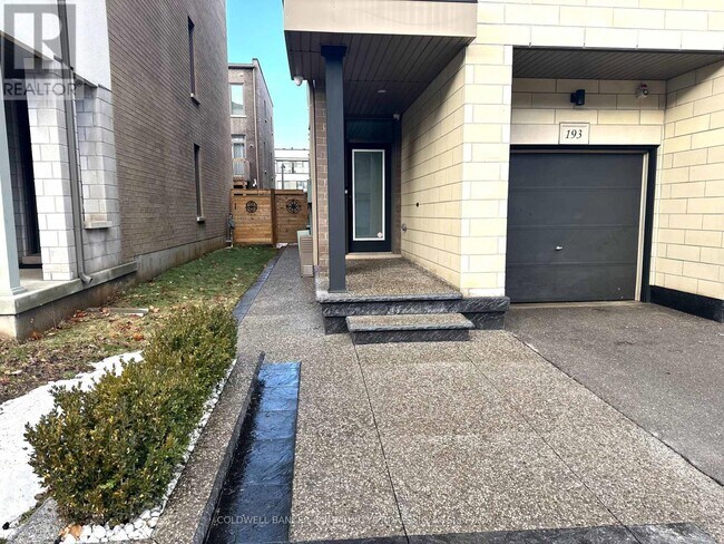 Photo du bâtiment - 193 Huguenot Rd