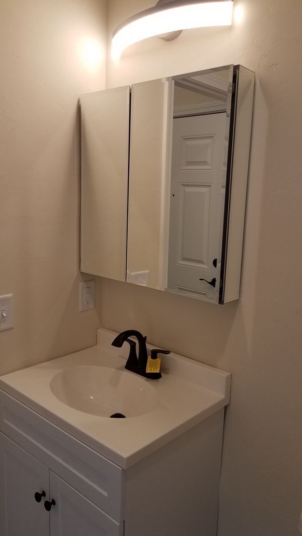 Building Photo - Recently Built 1 Bedroom, 1 Bathroom Studio in Sorority Row