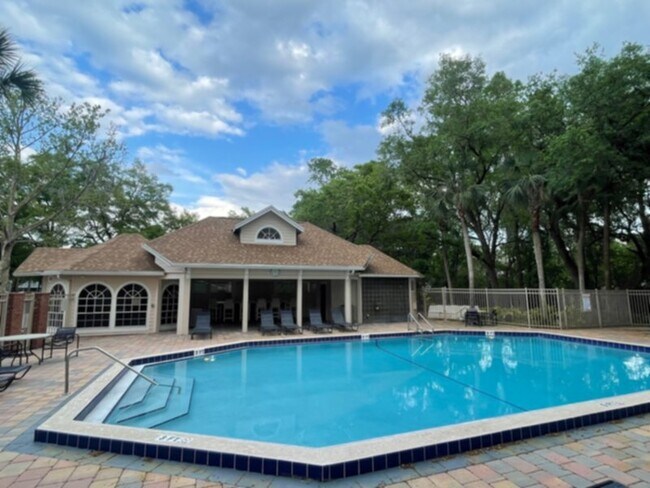 Building Photo - Beautiful 2 Bed/2 Bath Condo with Loft-BOT...