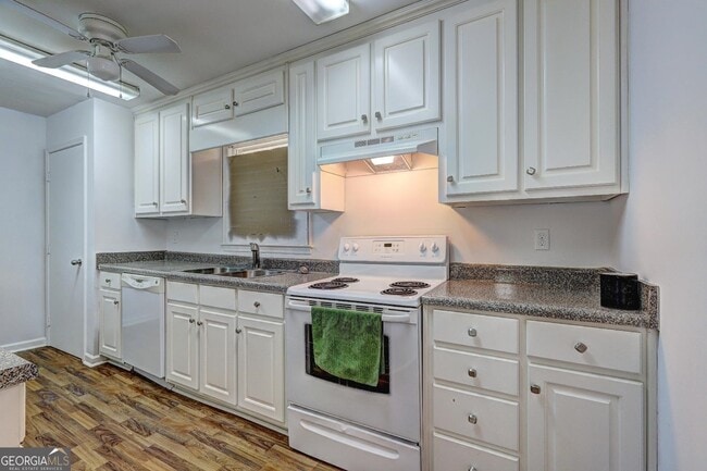 Building Photo - 1061 Cone Rd