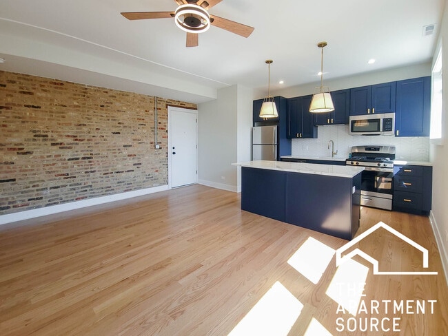 Photo - 2020 W Montrose Ave Apartment