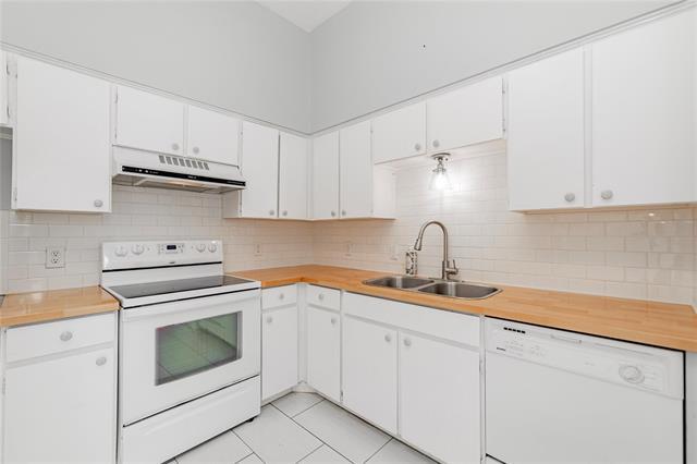 Building Photo - 10438 High Hollows Dr
