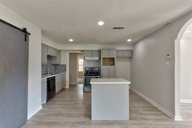 Building Photo - 927 Roper St