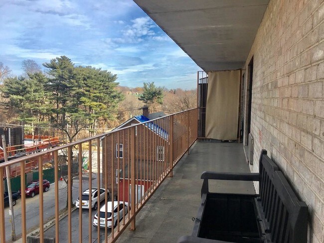 Foto del edificio - 687 Bronx River Rd