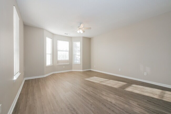 Building Photo - 7600 Creekside Ln