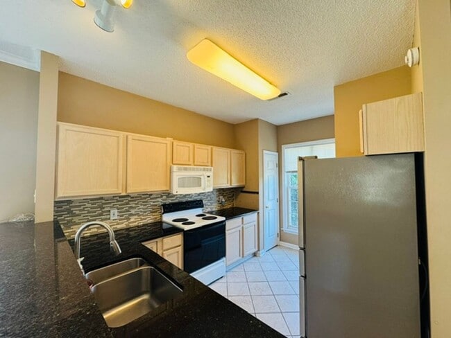 Building Photo - 2027 Turtle Point Dr