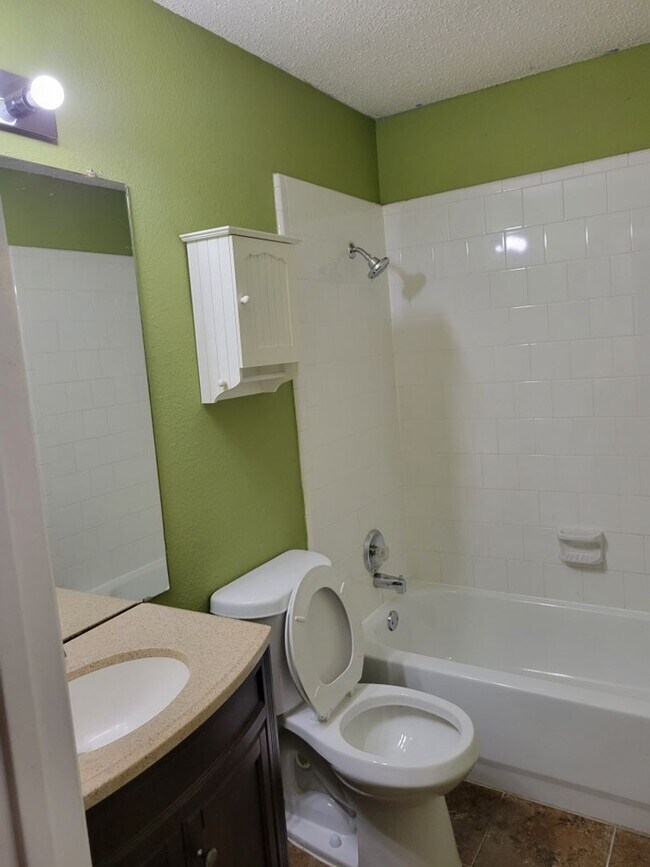 Foto del edificio - 1004 Wintercreek Dr