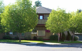 Building Photo - 405 NE Seward Ave