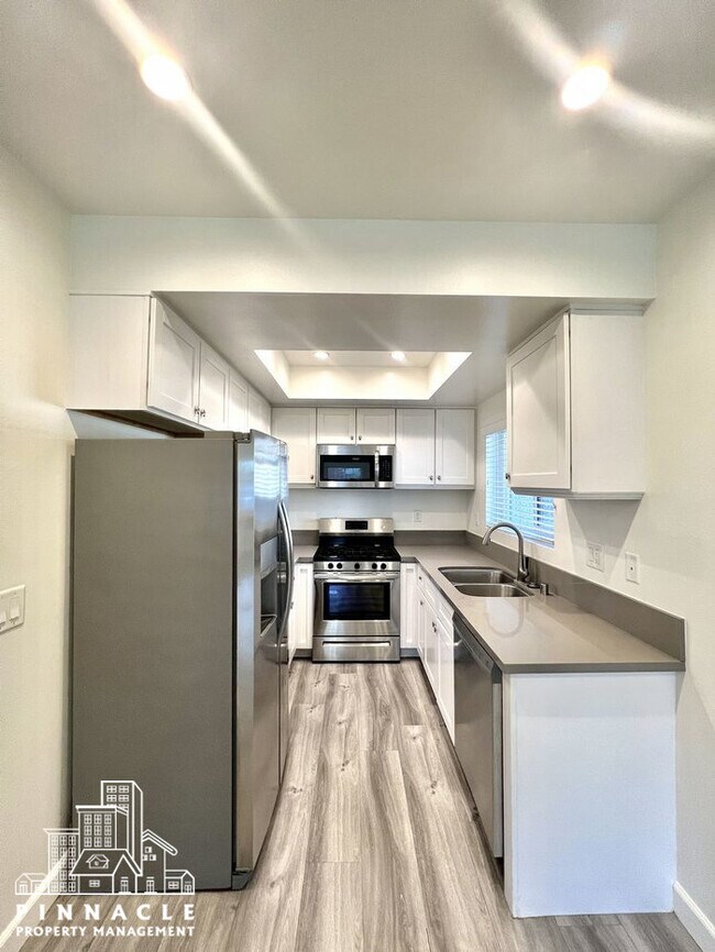 Foto del edificio - 2 Bedroom Apartment in Torrance For Rent