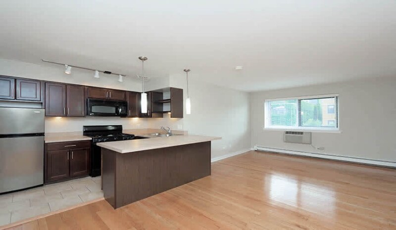 Primary Photo - 501 W Belmont Ave