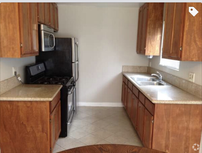 Building Photo - 1343 W 36th St