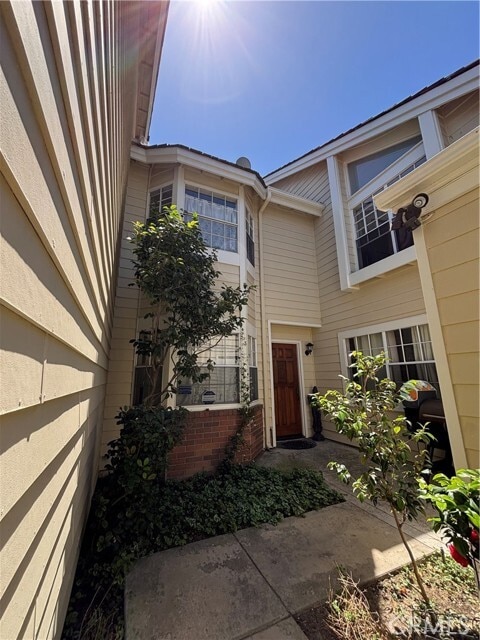 Building Photo - 451 Medford Ct