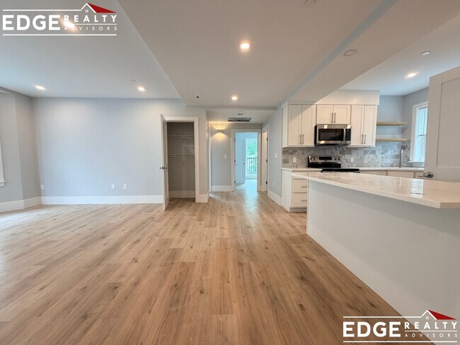 Building Photo - 44 Holton St