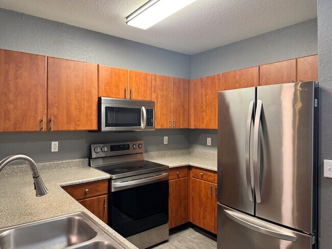 Building Photo - Corner Unit 2 bedroom 2 bathroom at The Grande Downtown