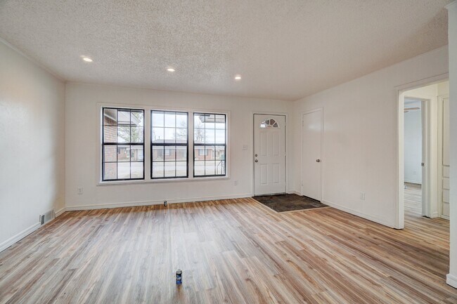 Foto del edificio - 1220 NE 47th St