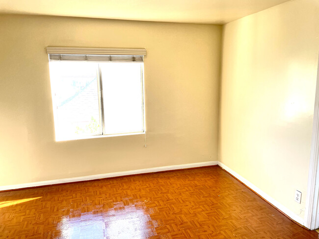 Foto del edificio - 3081 E 6th St