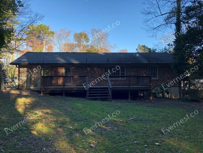 Building Photo - 1915 Fairway Cir NE