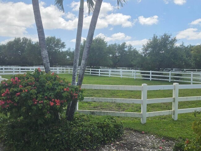 Foto del edificio - 14127 Equestrian Way