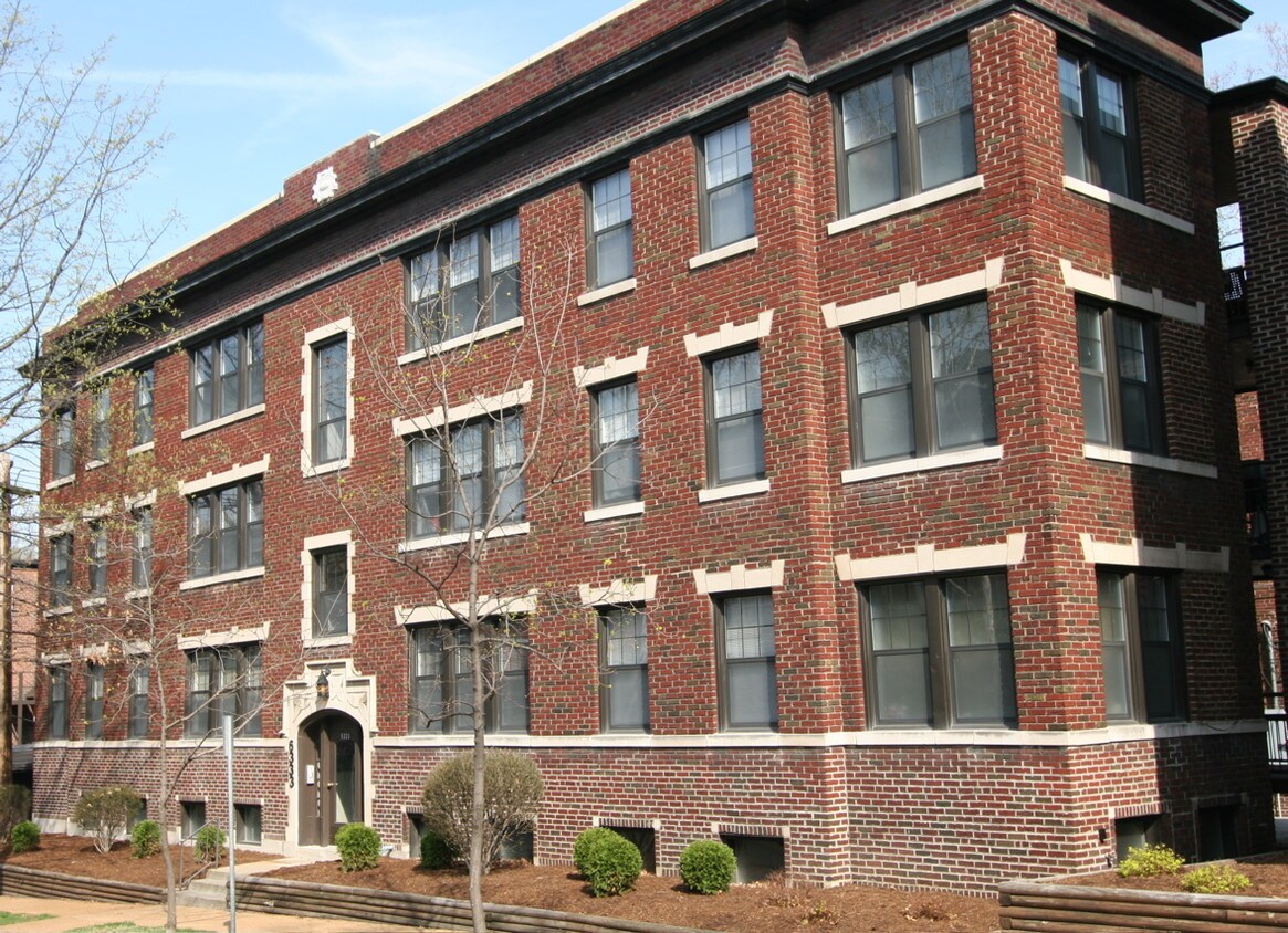 Philip H. Barron Realty DeMun Apartments in Clayton, MO