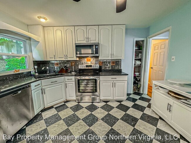 Building Photo - 4 br, 3 bath House - 9089 Andromeda Dr
