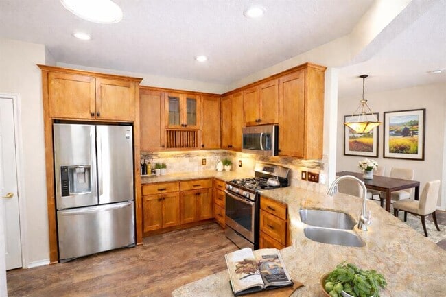 Building Photo - 235 Bonham Loop