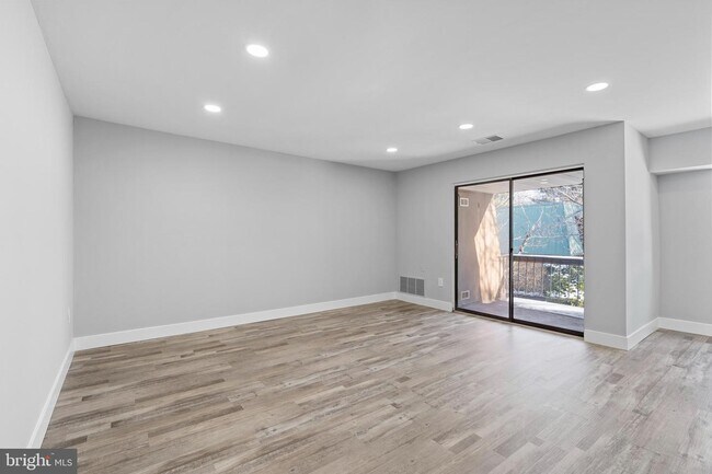 Building Photo - 908 Meadowview Ln