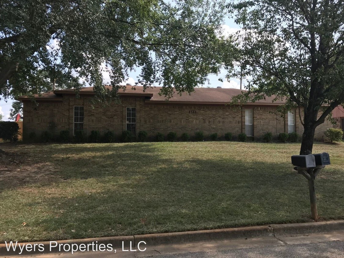 Foto principal - 2111 Oak Hollow St