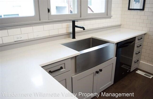 Foto del edificio - 1 br, 1 bath House - 117 NW 11th St.
