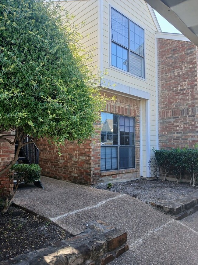 Foto del edificio - 1 Bed 1 Bath Condo in Dallas (All Electric)
