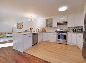 Building Photo - 5014 Calle de Escuela