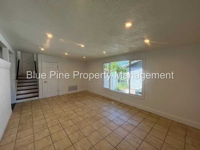Building Photo - 2206 Wahlquist Dr