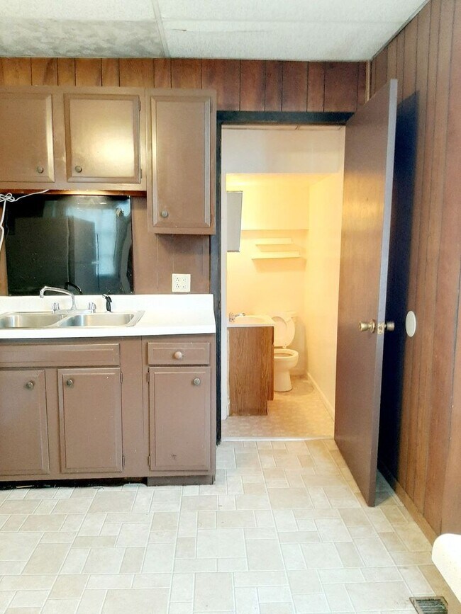 Building Photo - 313 Cobun Avenue