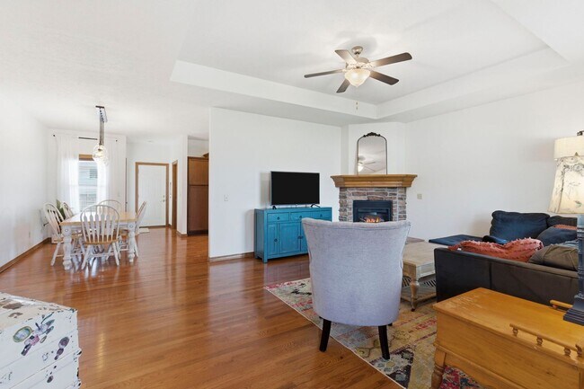 Foto del edificio - 3 Bedroom | 2 Bathroom | 2 Car Garage| Ozark MO | Fireplace | Separate Green House/Office | Fence...