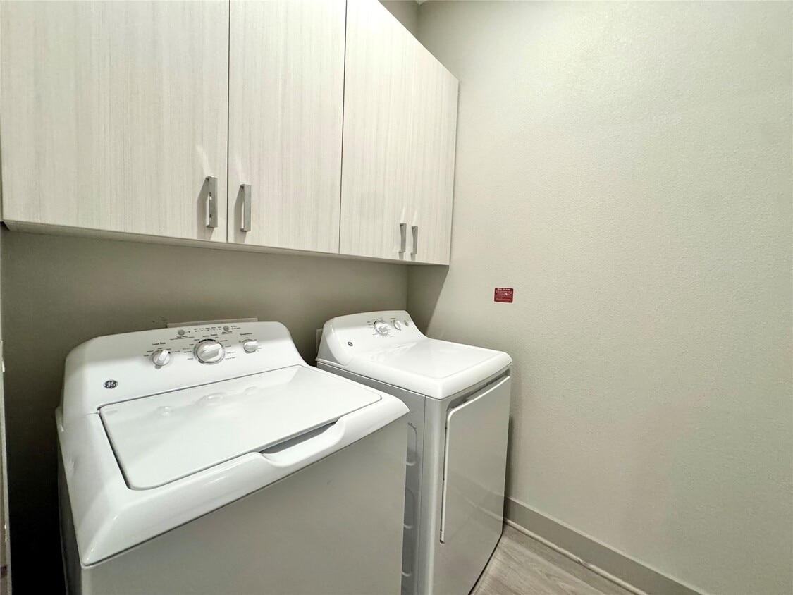 Foto principal - 401 W 25th St