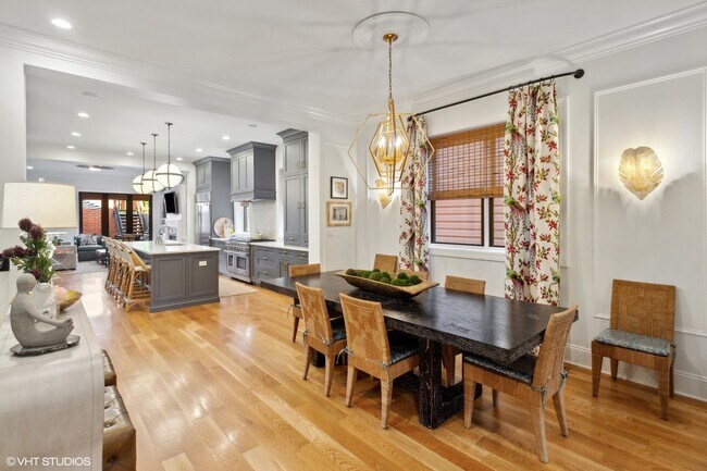 Foto del edificio - 2517 N Marshfield Ave