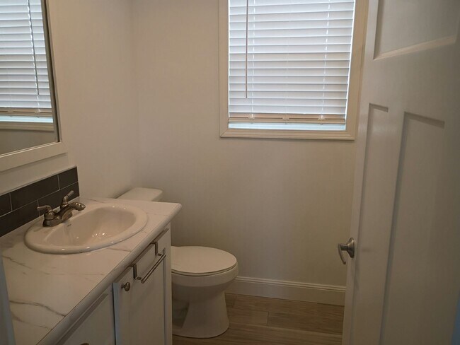 Foto del edificio - 32 Betty Dr