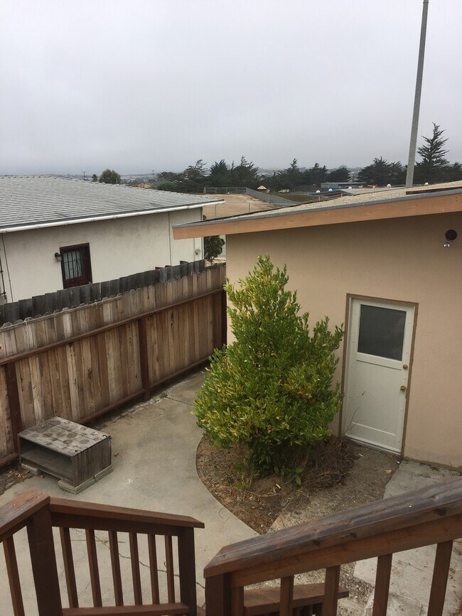 Building Photo - 3 bedroom home in fantastic neighborhood i...